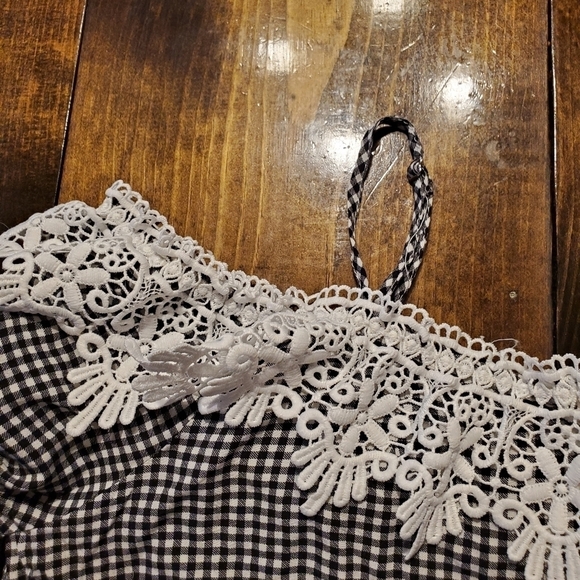 BLACK & white gingham Cold shoulder crop top - Picture 4 of 9